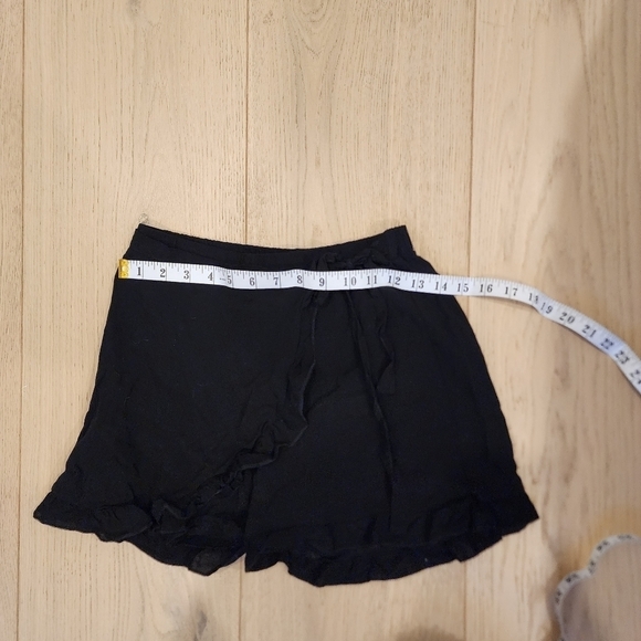 Tie Skorts in Small - Picture 2 of 5